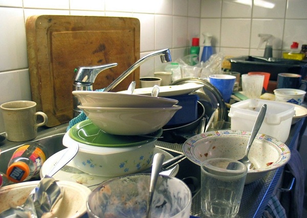 Гора грязной посуды